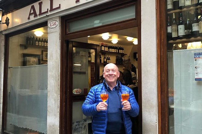 Venice Through the Eyes of a Venetian - Walk and Luxurious Private Water Taxi - Snacks and Wine Break