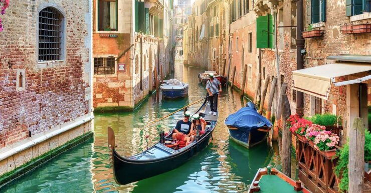 Venice Unveiled: Exclusive Gondola Experience - Pricing and Duration