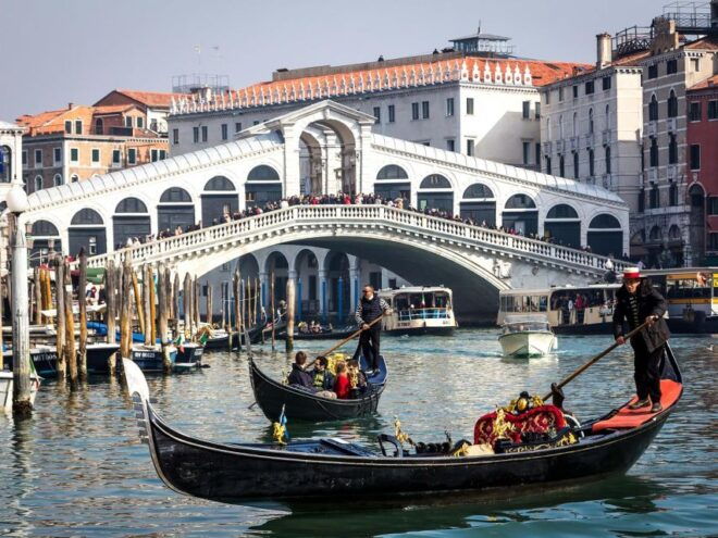 Venice Unveiled: Exclusive Gondola Experience - Meeting Point Instructions
