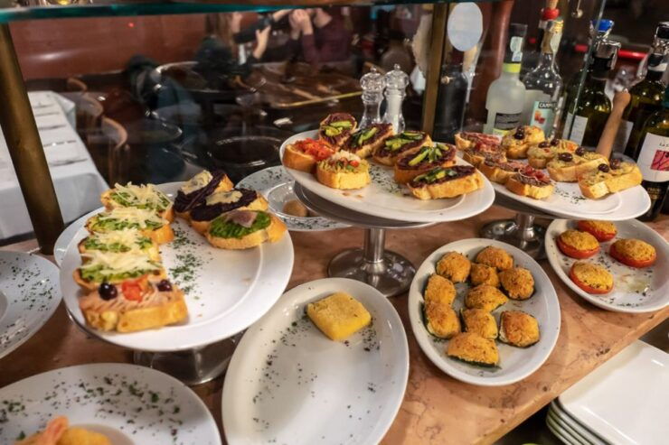 Venice: Venetian Style Carnival Pub Crawl - Reservation