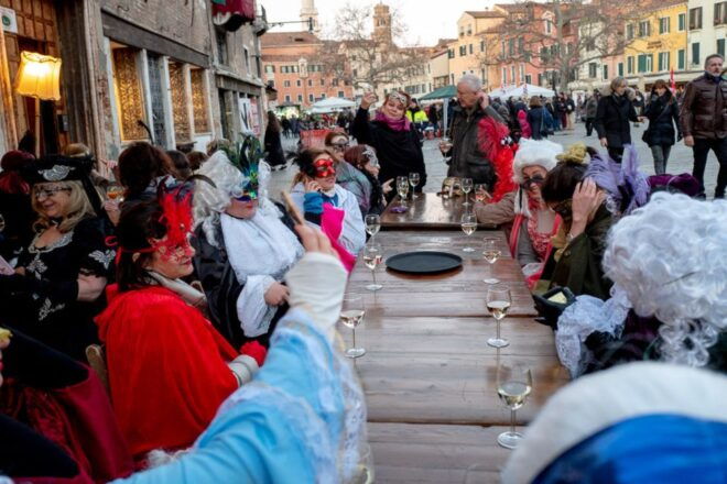 Venice: Venetian Style Carnival Pub Crawl - Itinerary