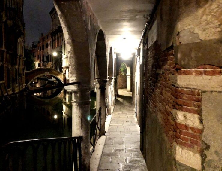 Venice Walking Tour by Night: Aperitif and Legends - Good To Know