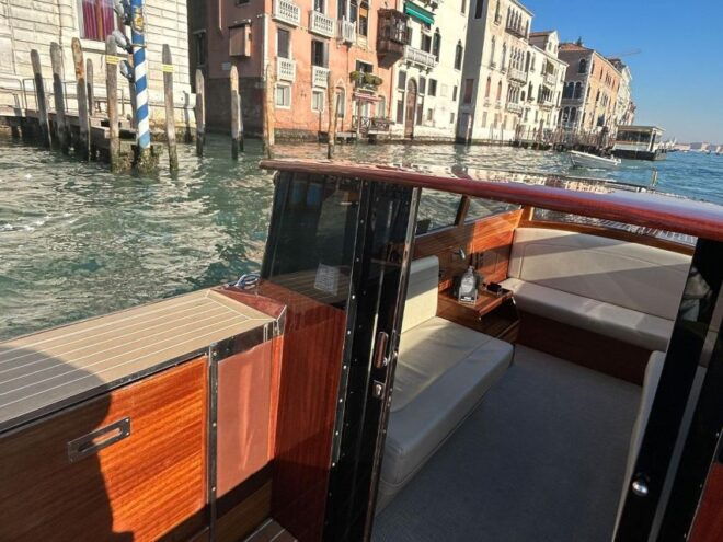 Venice: Water Taxi From the Station to the City Center/Hotel - Experience Highlights