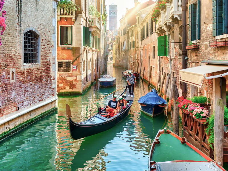 Venice's Private Gondola: Romantic Serenade - Who Will Love This Tour?