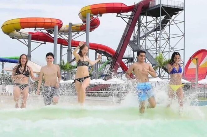 Veracruz: Entrance to the Inbursa Aquatic Park - Park Attractions and Amenities