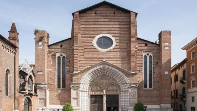 Verona Audioguide - Travelmate App for Your Smartphone - User Experience and Professionals Involved