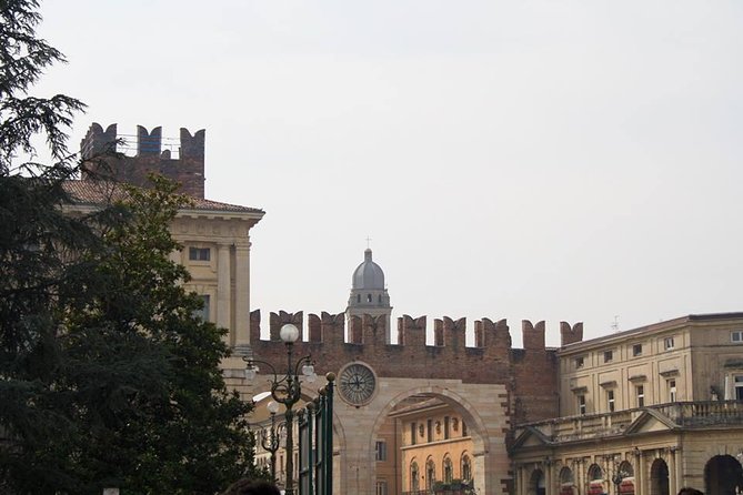 Verona City Sightseeing Walking Tour of Must-See Sites With Local Guide - Price and Booking Details