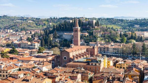 Verona: Express Walk With a Local in 60 Minutes - Duration and Pricing