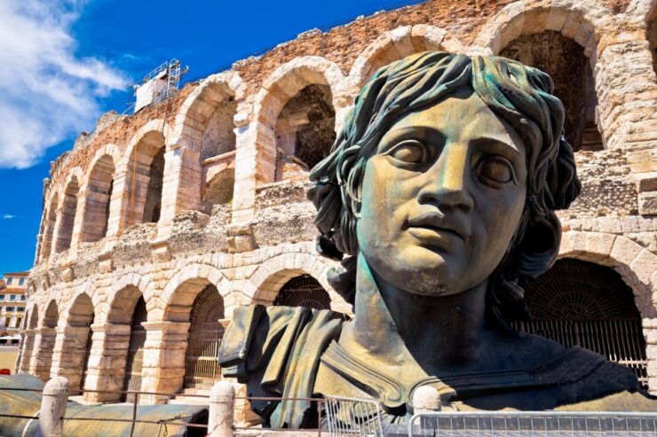 Verona: First Discovery Walk and Reading Walking Tour - Experience