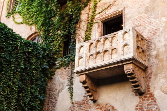 Verona: First Discovery Walk and Reading Walking Tour - Directions