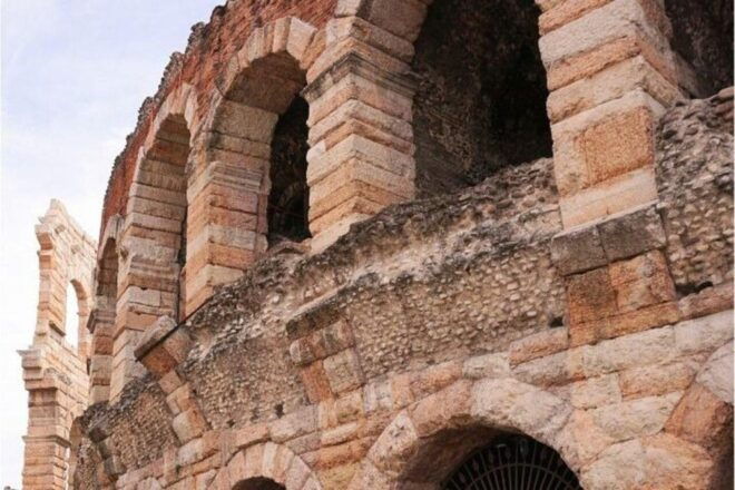 Verona: Highlights and Hidden Gems Walking Tour - Languages and Accessibility