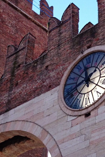 Verona: Highlights App Guided Tour With Puzzles - Interactive Experience Features