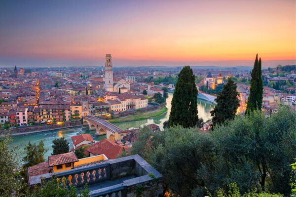 Verona: Highlights App Guided Tour With Puzzles - Ideal Audience for the Tour