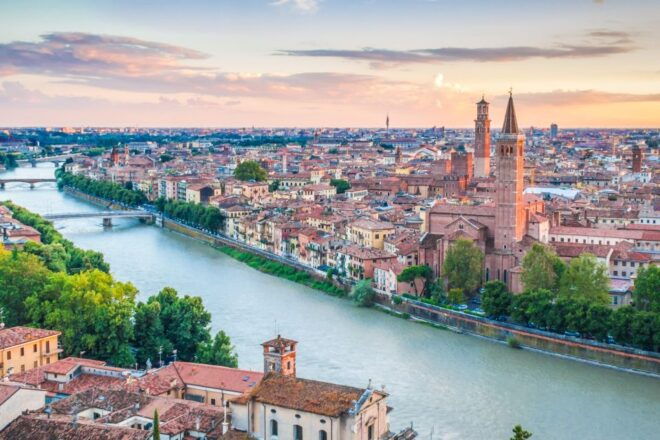 Verona: Highlights Self-Guided Scavenger Hunt and City Tour - Suitable for All Types of Travelers