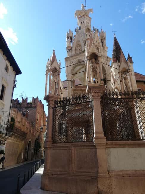 Verona Highlights Small Group Tour With an Expert Guide - A Well-Rounded Introduction to Verona