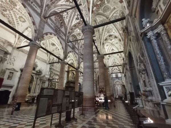 Verona: Small Group Guided Walking Tour With Arena Tickets - Itinerary