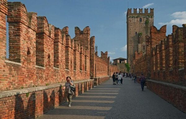 Verona Walking Tour: Access to the Arena - Directions