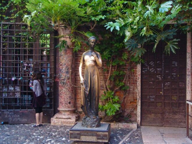 Verona: Walking Tour With Skip-The-Line Juliet'S Balcony - Cancellation and Flexibility