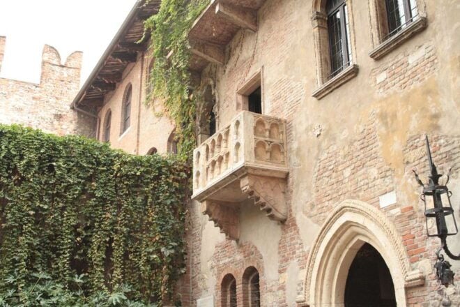 Verona: Walking Tour With Skip-The-Line Juliet'S Balcony - Experience Highlights
