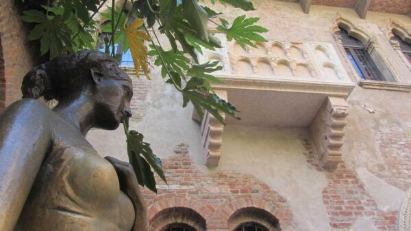 Verona's History and Highlights: Self-Guided Audio Tour - Background