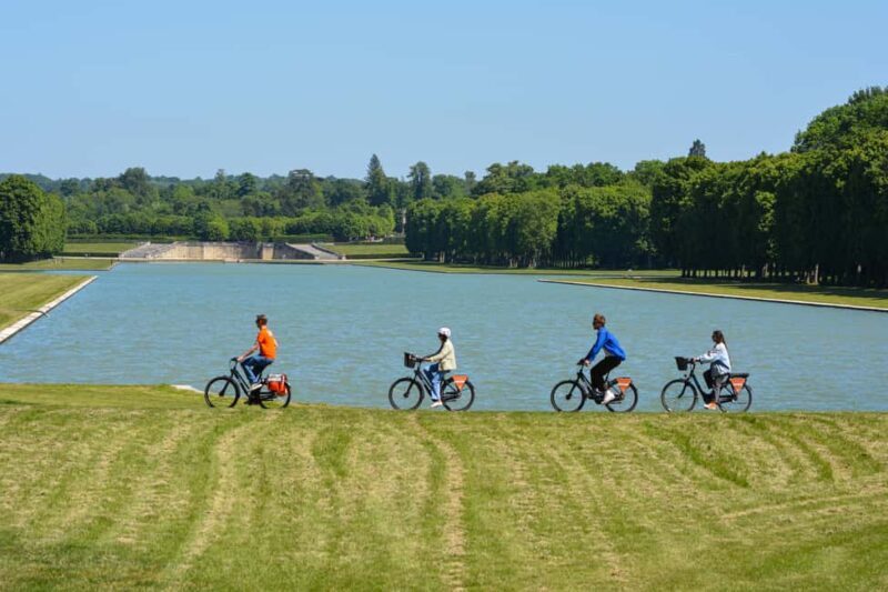 Versailles: Bike Tour on a premium Dutch bike - Discovering Versailles on Two Wheels