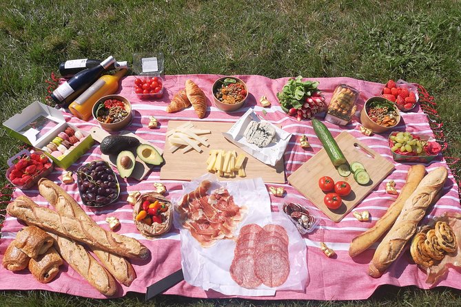 Versailles Bike Tour With Market, Gardens & Guided Palace Tour - Market and Food