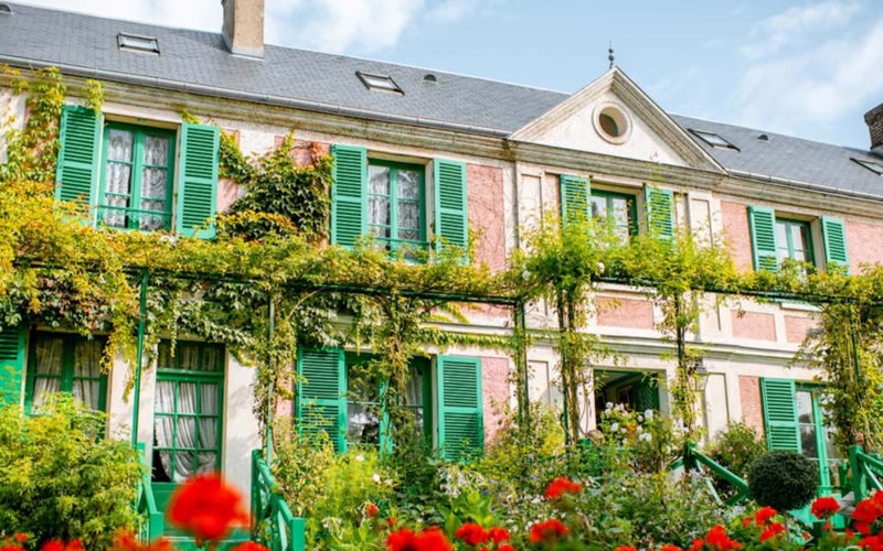 Versailles, Giverny & Monets House Full-Day Guided Tour from Paris - Key points to know