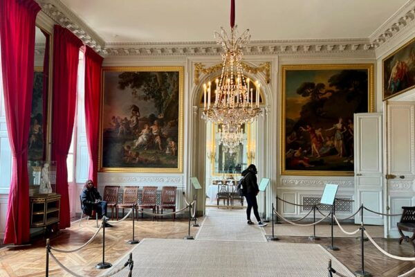Versailles: Palace, Gardens & Exclusive Kings Apartment - Palace Gardens Stroll