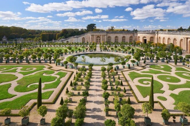 Versailles Palace, Gardens, Trianon Estate Fast-Track Tour - Guide and Language Availability