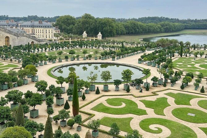 Versailles Palace, Gardens, Trianon & Grand Canal Park Experience - Enjoying the Grand Canal Park