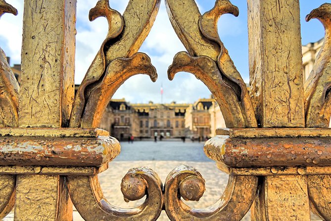 Versailles Palace Guided Tour With Skip the Line Access From Paris - Meeting Point and Departure Times