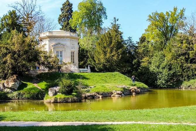 Versailles Palace & Marie-Antoinettes Estate Full Day Private Tour From Paris - Positive Experiences With the Guide