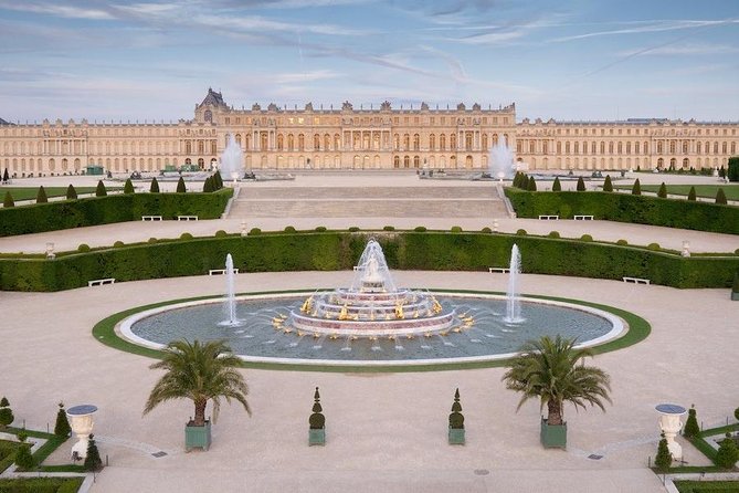 Versailles Private Round-Trip Luxury Transfer From Paris - Meeting and Pickup Details
