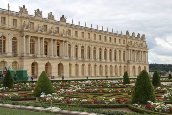 Versailles: Versailles Palace and Garden Private Guided Tour - Accessibility Considerations