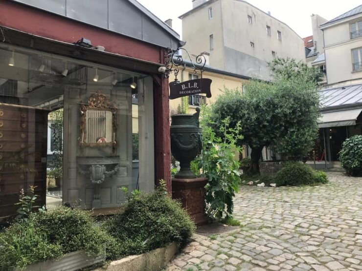 Versaillles: Hidden Passages and Antiques Neighbourhood - Meeting Point Details