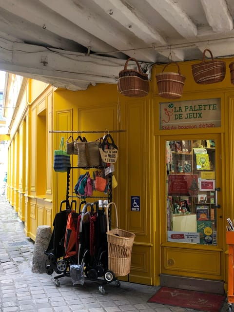 Versaillles: Hidden Passages and Antiques Neighbourhood - Guided Experience Features