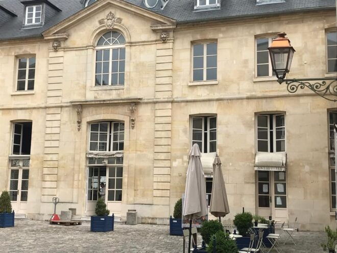 Versaillles: Hidden Passages and Antiques Neighbourhood - Hidden Passageways to Explore