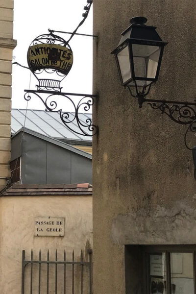 Versaillles: Hidden Passages and Antiques Neighbourhood - Optional Tastings Available