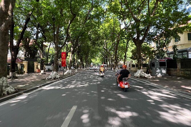 Vespa Tour HANOI BACK STREETS: FOODLOCAL LIFECULTURE & FUN - Highlights of the Tour