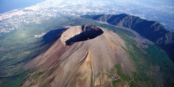 Vesuvius: Mt. Vesuvius Summit and Wine Tasting Tour - Itinerary