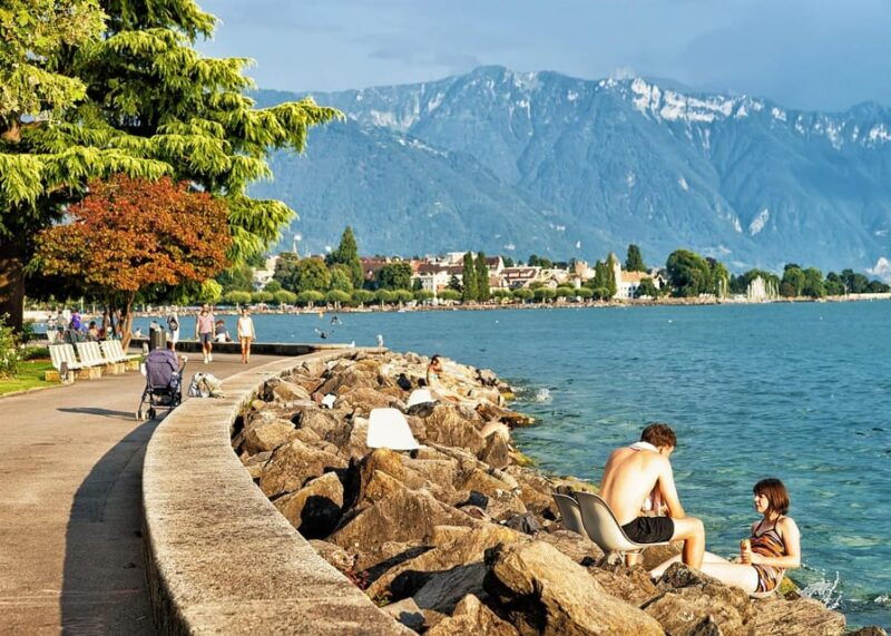 Vevey: Express Walk With a Local in 60 Minutes - Discovering Veveys Landmarks