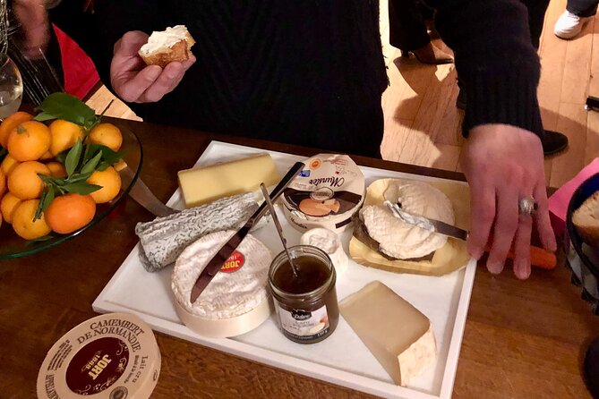 Viator Exclusive: French Dinner & Cabaret Show in Artists Home - Questions and Assistance