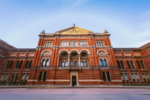 Victoria & Albert Museum Audio Guide- Txt NOT Included - Important Information