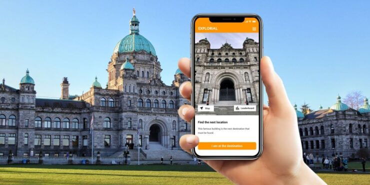 Victoria: Scavenger Hunt and City Highlights Walking Tour - Experience Highlights