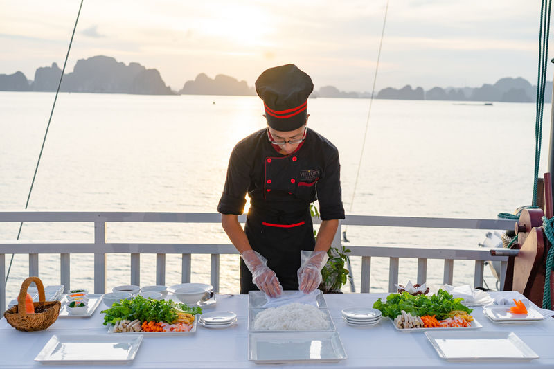 Victory Star 2D1N Cruise: Ha Long Bay, Ti Top, Sung Sot - Choosing a departure and judging the price