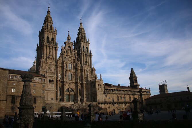 Vieja Ciudad De Santiago De Compostela, Recorrido a Pie - Cultural Significance and Guide Expertise