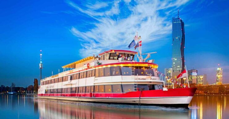 Vienna: 3,5-Hour Danube Cruise "Christmas Dreams" - Duration and Availability