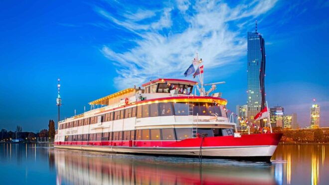 Vienna: 3,5-Hour Danube Cruise "Christmas Dreams" - Wheelchair Accessibility