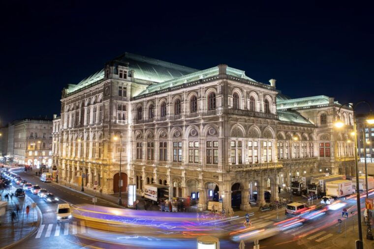 VIENNA AT NIGHT: Photo Tour of the Most Beautiful Buildings - Who Will Love This Tour?