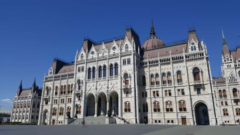Vienna: Bratislava & Budapest Small Group Guided Day Tour - Timing and Pacing